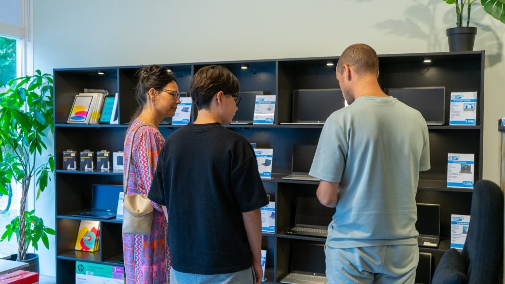 Persoonlijk advies bij het kopen van een schoollaptop bij IT-OK Schijndel