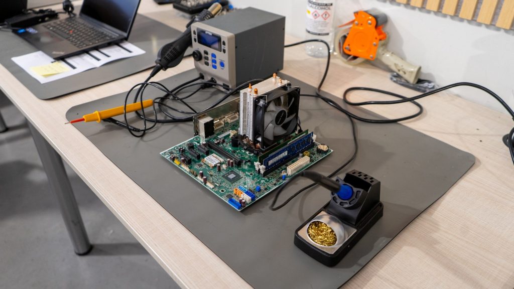 Computer reparatie in de werkplaats van IT-OK Schijndel