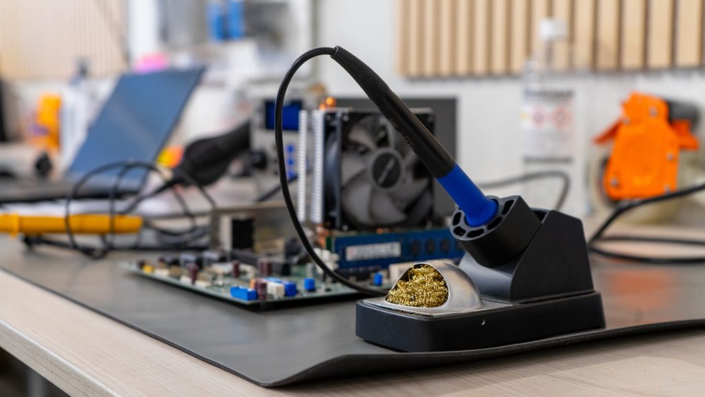 Vastlopende computer laten controleren bij IT-OK Schijndel